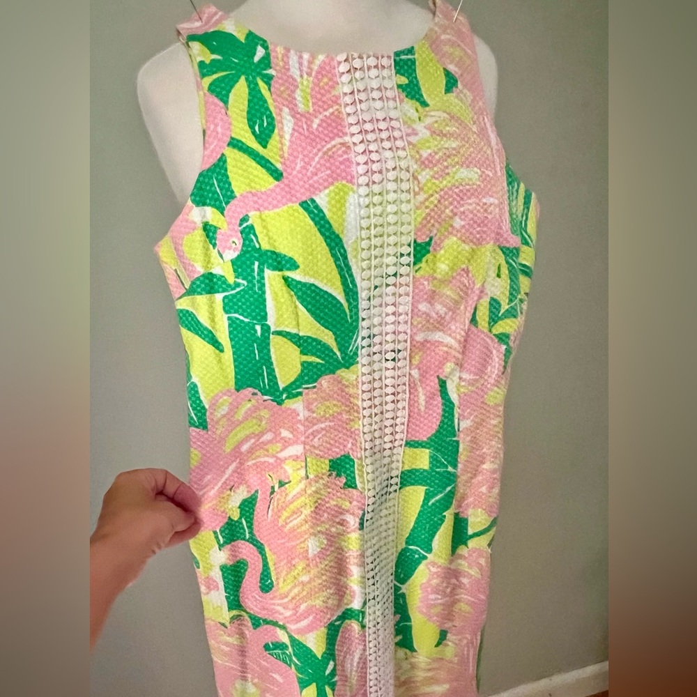 Lily Pulitzer shift dress with great details! size 6